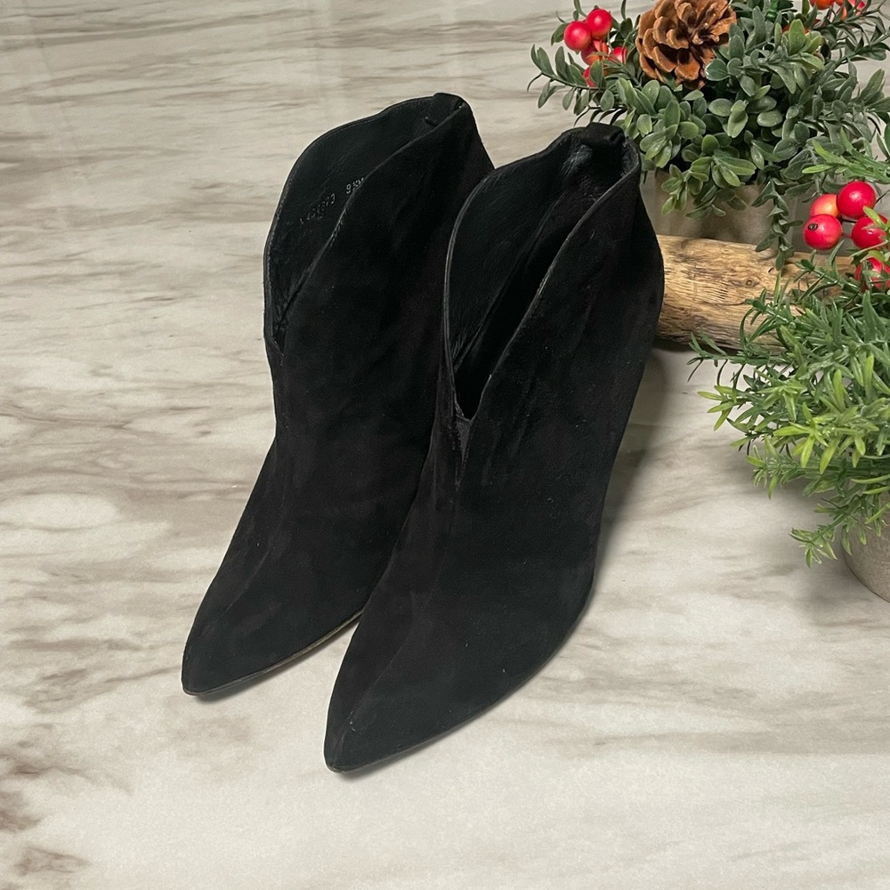 Stuart Weitzman Notch ankle boots (fits 8.5) - Picture 3 of 10